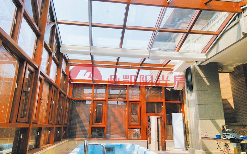 沒(méi)有比在陽(yáng)光房里建游泳池更好的了！四季都能用，夏天泡澡真舒服